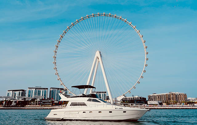 FERRETTI YACHT 
